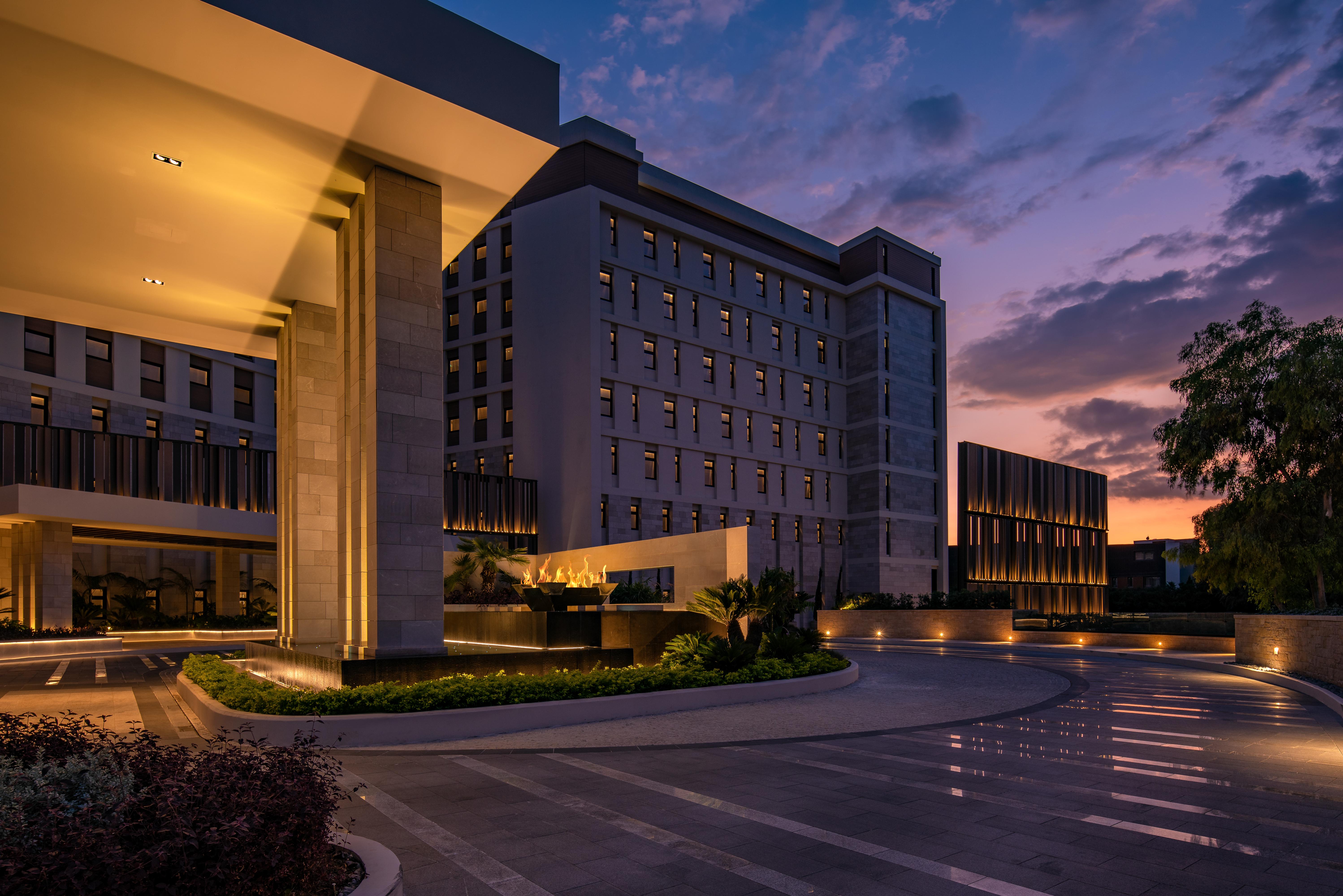 Amara - Sea Your Only View™ Limassol Exterior foto The hotel at night