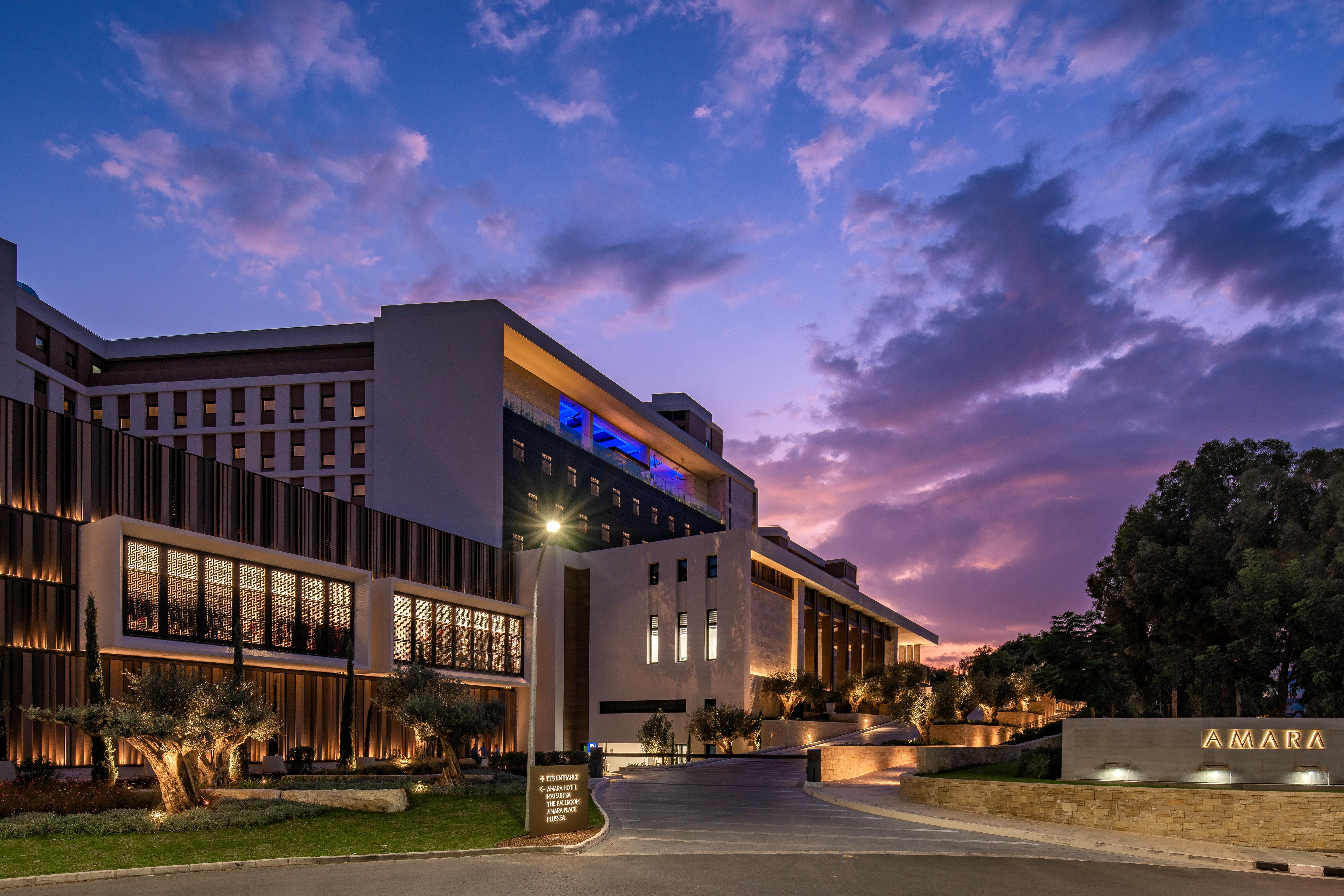 Amara - Sea Your Only View™ Limassol Exterior foto The hotel at night